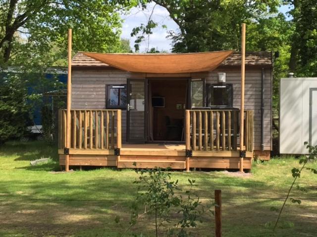 Tiny House De Wood Lodge Отмарсум Екстериор снимка